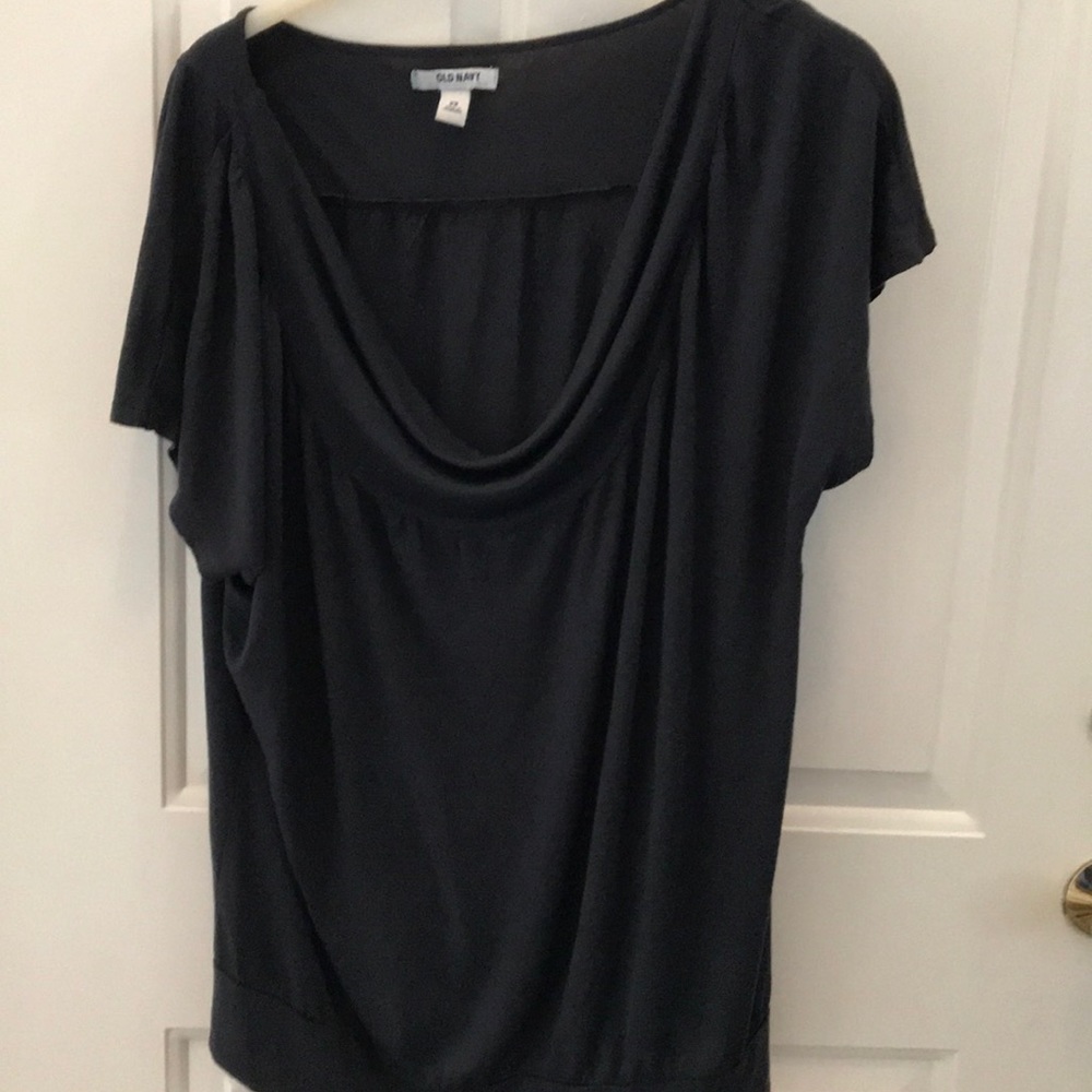 Gray scoop neck short sleeve top